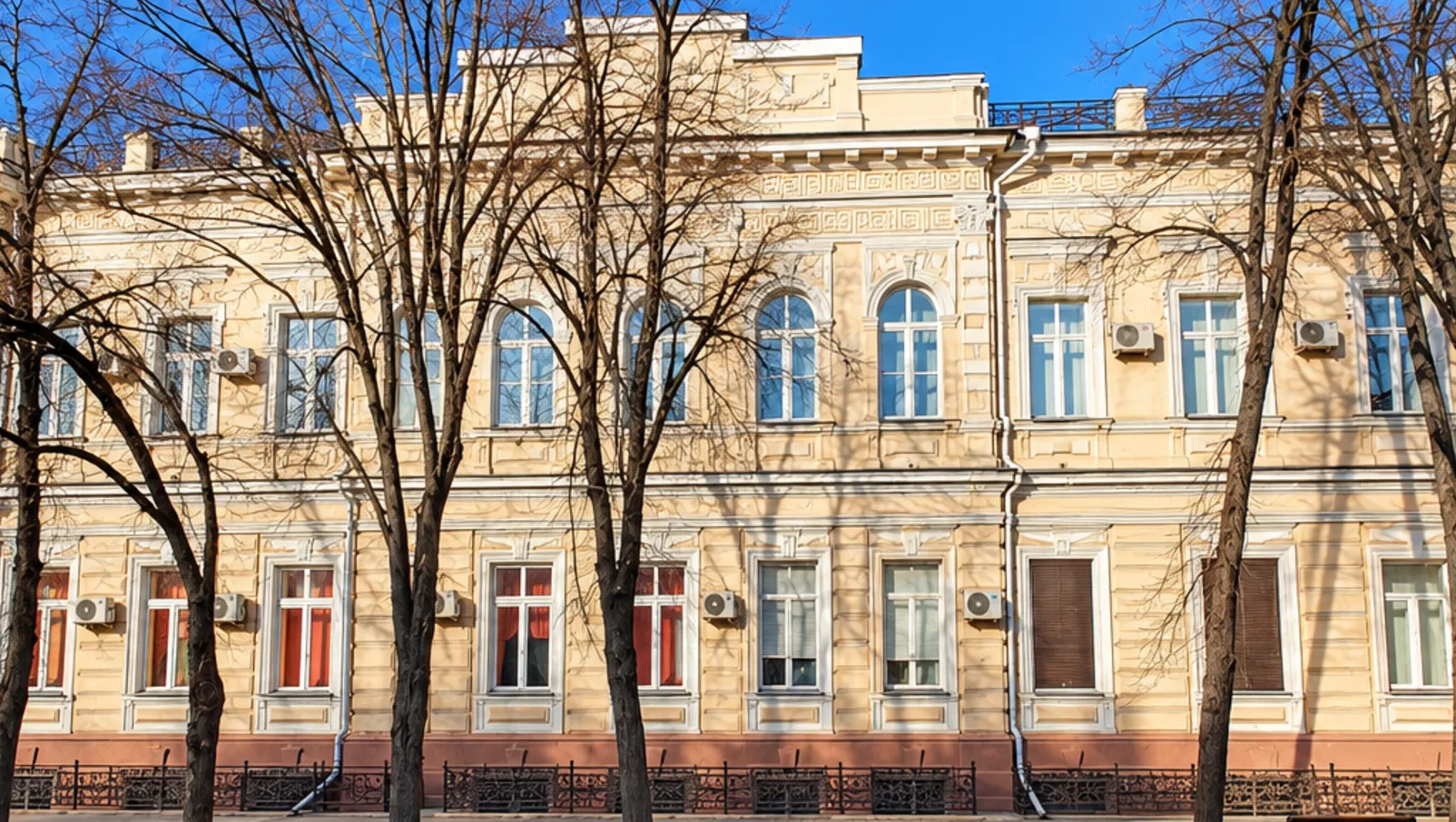 Будівля STEP School в Одесі
